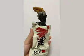 网友购买“无穷鸡爪”发现腐烂变黑，厂家：将联系消费者处理图片
