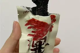 网友购买“无穷鸡爪”发现腐烂变黑，厂家：将联系消费者处理图片
