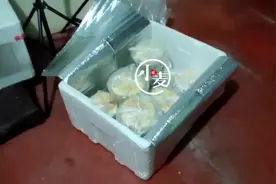 感动！连续十几天给防控点送餐，不留名的“神秘人”找到了！是焦作一家餐饮店女老板图片
