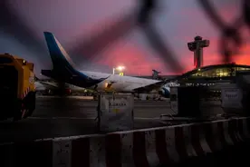 飞机上生娃该是什么国籍？外媒分享经典案例图片