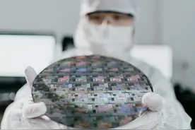 应届生年薪开到60万，争夺芯片人才白热化：“那边给多少？我直接加！”图片