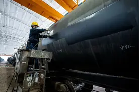 看见有这种标记的火车，一定要注意图片