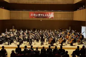 低音提琴元老郑德仁百岁生日音乐会重现经典曲目，92岁的学生也在现场图片