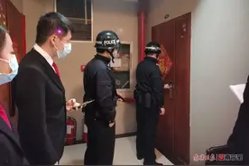 给力！四部门联合为农民工讨薪，百万网友在线“围观”执法图片