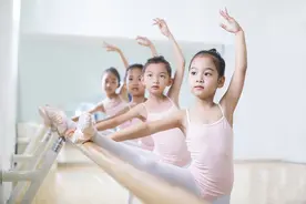 家门口少儿舞蹈培训班不少，但专业的老师那么难找图片