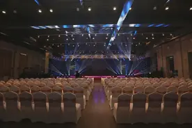 年会，怎么就成了“一年一度社死现场”？丨睡前聊一会儿图片