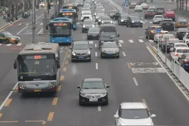 警探号丨明日北京尾号限行3和8 冬奥专用道路段可借公交车道通行图片