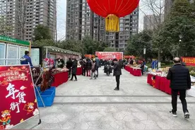杭州这里年货“卖疯了”，酱鸭、火腿、腊肠，还有号称吃了“忘不了”的年糕哦图片