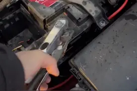 西安一修车师傅免费搭电救车40余台，曾驱车20公里上门服务图片