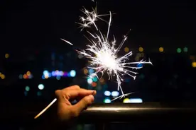 “仙女棒”等冷烟花也是烟花爆竹 同样禁放