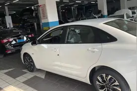 雪佛兰提车当天发动机故障灯亮起，车主要求赔偿遭拒图片