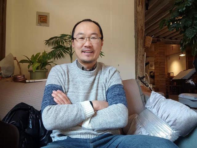 云南民宿老板：“独享”油菜花田后，我把客栈改成了咖啡馆酒吧