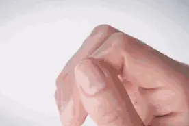 指甲上的月牙越大、越多，身体就越好？真相可能不是你想的那样图片