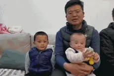 爸爸～爸爸～爸爸～爸爸～哎！“五世同堂接力喊爸爸”图片