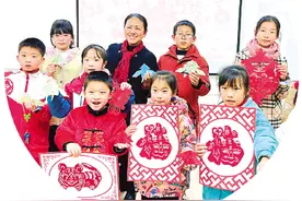 团扇绘年味 壮锦做“瑞虎”剪出吉祥年“非遗”迎春年味浓图片