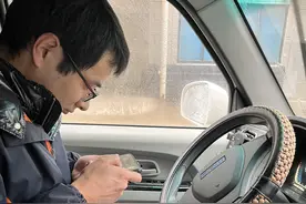 长沙90后货车司机的小年：计划忙活到除夕，新年想多挣点钱图片
