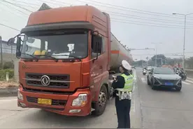 少了一个人，一驾驶员面临万元罚款，开这种车的驾驶员注意了图片