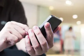 为和“美女”网聊、刷单提现充值VIP，男子半小时内汇款162万元图片