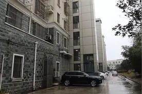 川沙明光苑小区电梯加装提前一个月完工，刷卡直达自家楼层图片