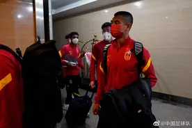体坛联播｜国足抵达越南，弗拉霍维奇8000万欧转会尤文图片