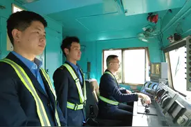 “00后”火车迷的首个春运：从收集模型到驾驶火车 他以热爱守护安全｜春归有期图片