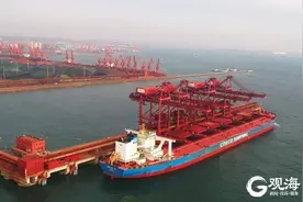 11条40万吨级大船靠泊，占全球近20%！董家口码头干出最忙“春节档”图片