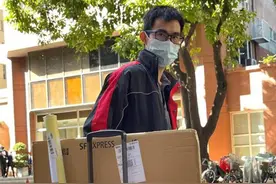 顺丰派员工大利是，5亿奖金加福利犒劳春节在岗快递小哥图片