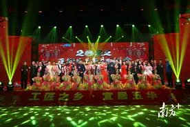 2022年梅州五华春节文艺晚会精彩上演，百万人民共享新春虎福图片