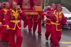 坐“八抬大轿”的江西新娘：寓意好仪式感满满图片