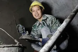 一砖一瓦砌繁华“网红”农民工川哥回乡当志愿者 | 新春走基层图片