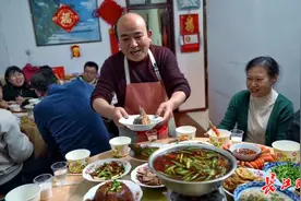 暖心团年饭吃了30多年，四世同堂乐融融｜我家过年中国味图片