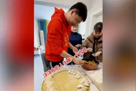 张洋洋与母亲共度第一个团圆年：亲戚塞的红包我接都接不过来视频封面