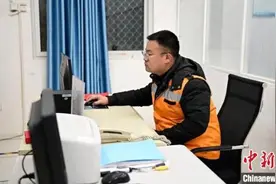 “95后”小伙逆行300公里 一人坚守护一站平安图片