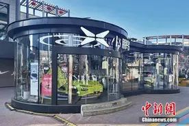 逛街还能买车，商圈汽车卖场春节“不打烊”图片