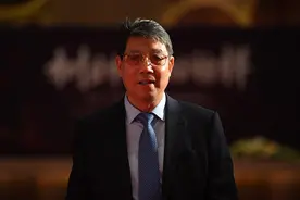 徐根宝：基地每名主力每年开支近20万，但学费标准一直未变图片