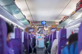 实惠价！高铁上可以买到这些商品了图片