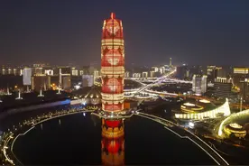 美爆了！张张是壁纸 记者实拍虎年版“大玉米”春节灯光秀图片