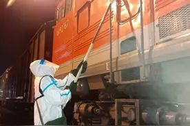 「听妈妈的话」妈妈，我在国门下给您拜年了图片