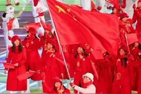 直击冬奥中国代表团旗手赵丹：手举国旗走进体育场时，有一种热泪盈眶的感觉图片
