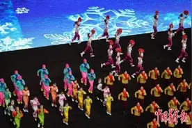 情满鸟巢 中国青年方阵昂首走来图片