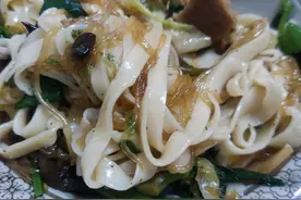 这样做河南手擀捞面，隔壁小孩都馋哭了图片