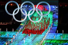 北京冬奥会开幕式羽绒服火出圈，最火三大品牌背后竟然有联系图片