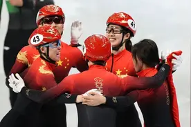 “不用看回放，我的眼睛就是尺！”昨晚她的解说冲上热搜，连黄健翔都甘拜下风图片