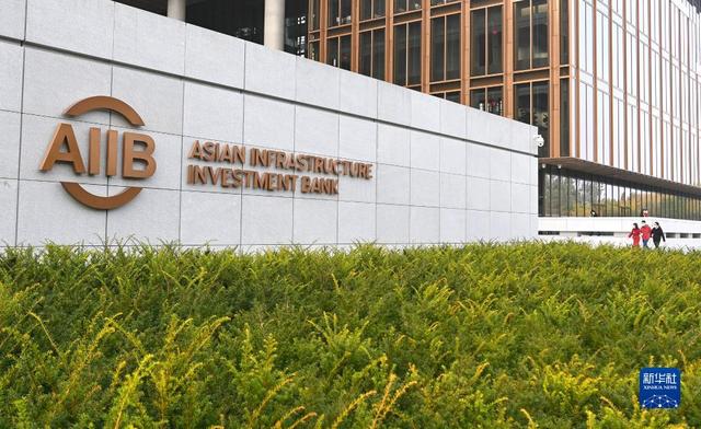 “牢牢把握服务民族复兴、促进人类进步这条主线”——“十个明确”彰显马克思主义中国化新飞跃述评之九