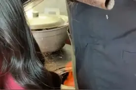 硬核宠妹！妹妹订婚，哥哥拿起钢管就上图片