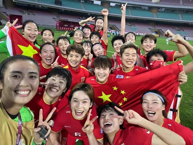 逆转！绝杀！中国女足3：2韩国，时隔16年再夺亚洲杯冠军