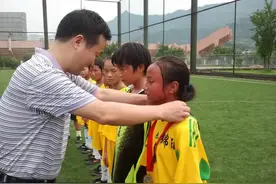 启蒙教练谈女足功臣张琳艳：第一眼就被她的弹跳征服图片