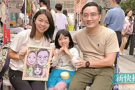 看着女儿第一次换牙，我心里充满欣喜图片