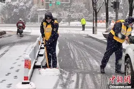 上次“骗”了江苏的大雪真来了：愁煞上班族乐坏娃图片