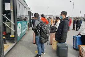 入职奖励最高9500元 郑州富士康重金招工图片